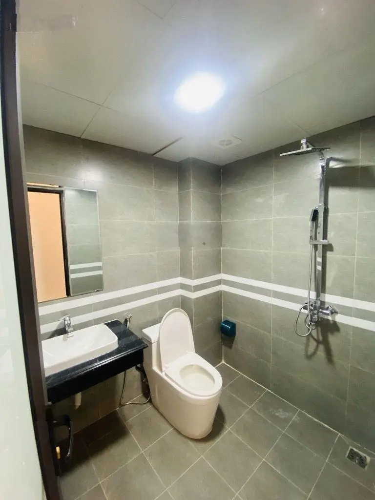 Bán gấp nhà mới Phố Trạm 46m2 full nội thất, đủ 5 ngủ gần Ô Tô Tránh chỉ hơn 6 tỷ