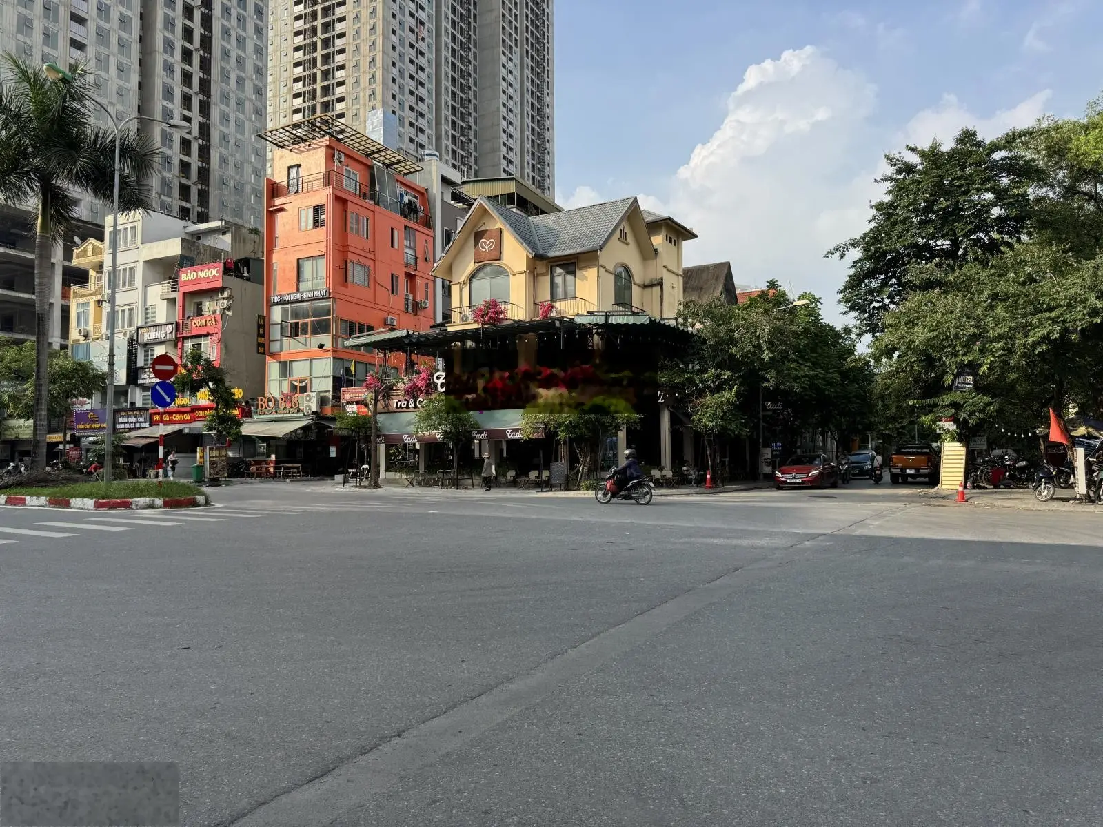 1 nhà ra mặt phố nguyễn khuyến -- vị trí kinh doanh đắc địa -- giá ngon kđt văn quán