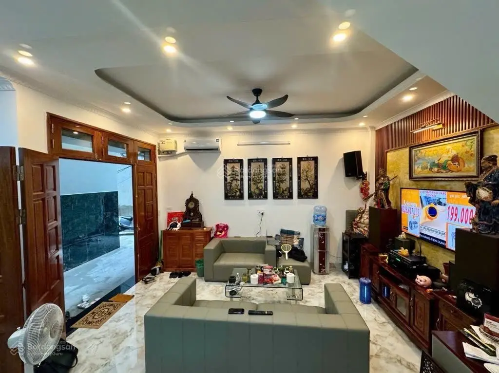 Kim Ngưu - quận HBT, ngõ to ô tô tránh, 40m2 5 tầng, nhà mới đẹp, khu vực trung tâm chỉ hơn 8 tỷ