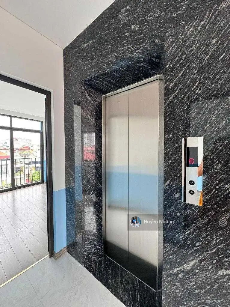 Mặt phố hồng tiến, dt 46m*6 tầng, mt 6.2m, vị trí kim cương,thang máy, siêu kinh doanh
