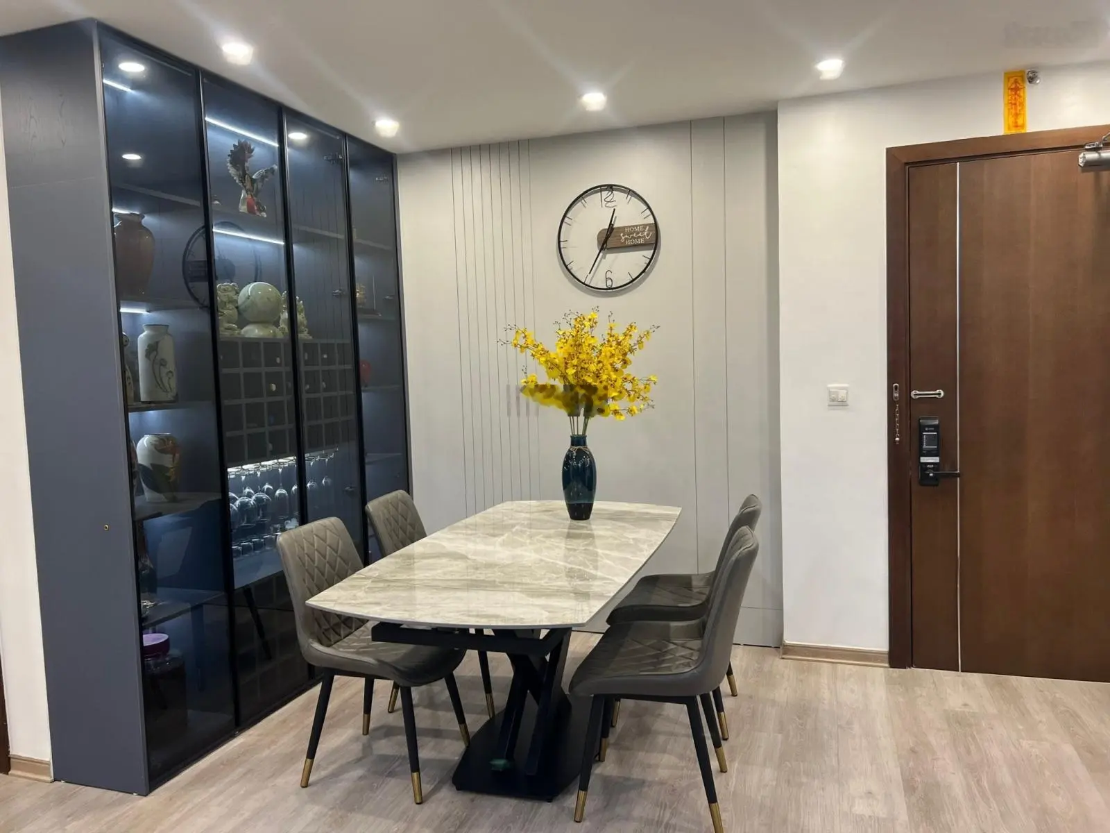 Cần bán căn hộ 2 phòng ngủ 97m giá 6,8 tỷ tại Bamboo Airways Tower 265 Cầu Giấy, Hà Nội