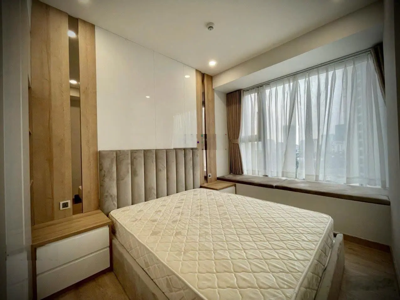 Bán nhanh căn góc 3PN, Midtown (M8), full nội thất, ô xe hơi hầm, đang có hơp đồng thuê ổn định.