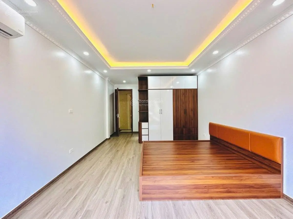 Nhà mới đẹp cầu giấy - lô góc thoáng - 6 tầng thang máy full nội thất ở - giá bóc seal 12,2tỷ