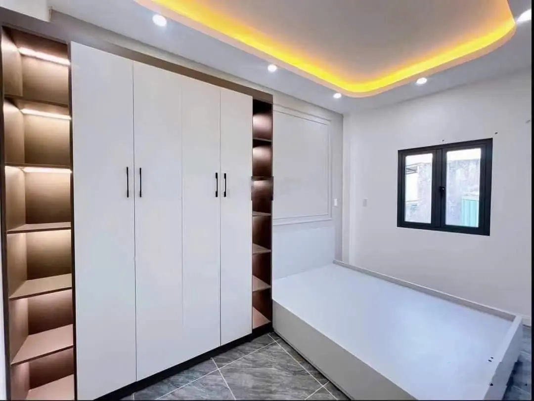 Bán nhà đẹp tại Đường Đoàn Văn Bơ - giá ưu đãi 5,3 tỷ, 50m2, 2PN, 3WC. Sổ hồng riêng