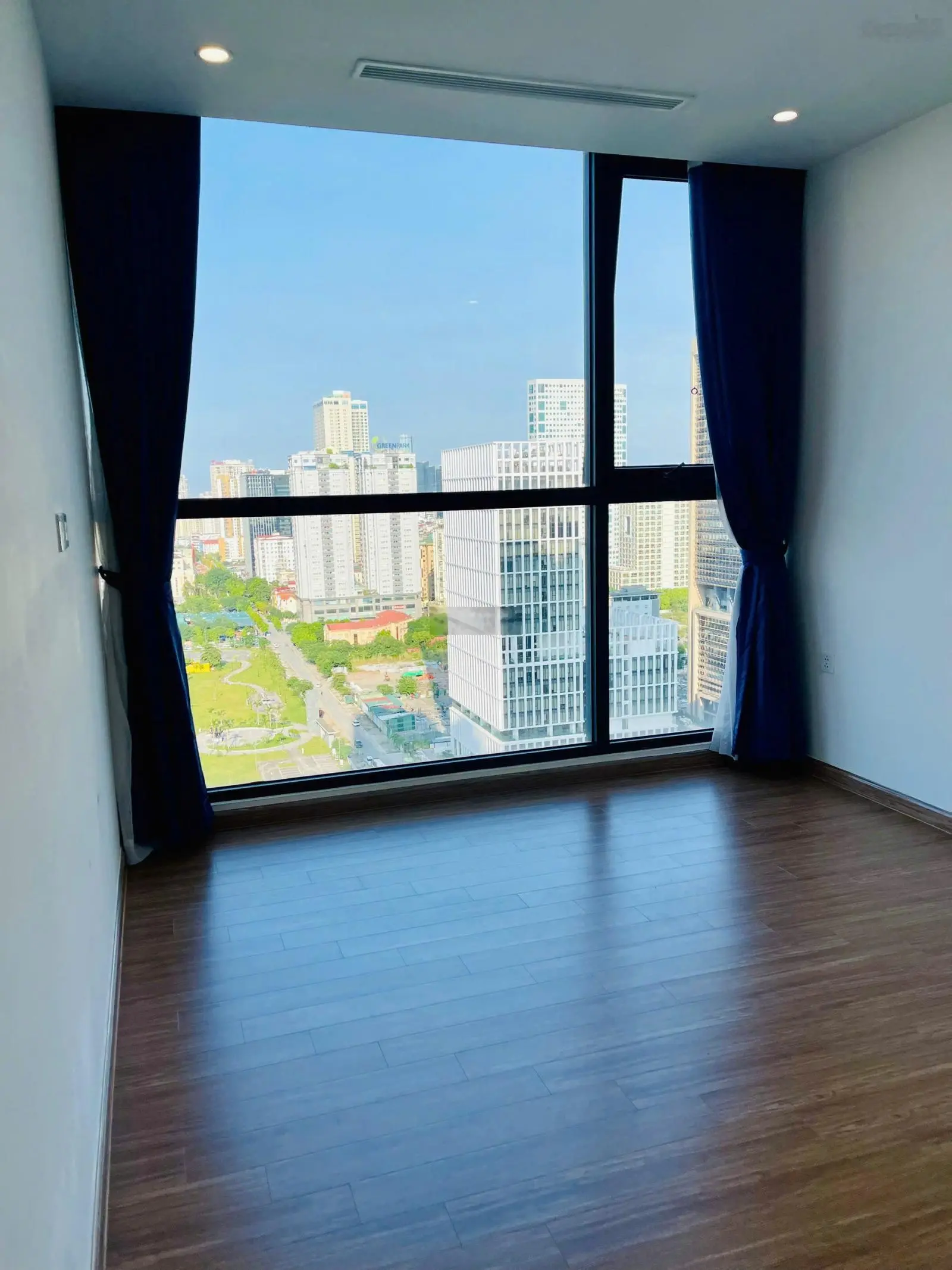 Chính chủ bán căn góc 4 ngủ full nội thất liền tường. Dt 155m2 view trọn Hồ, giá 18 tỷ