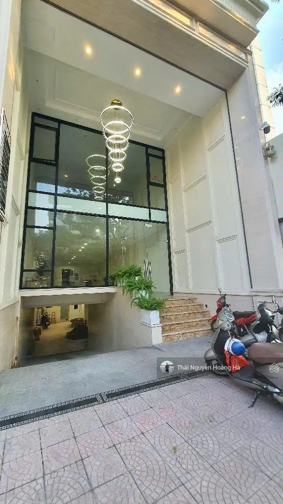 (Siêu phẩm) Tòa nhà VP xây mới 153m2x9T tại Nguyễn Văn Cừ - dòng tiền 5,5 tỷ/năm - tin thật 100%