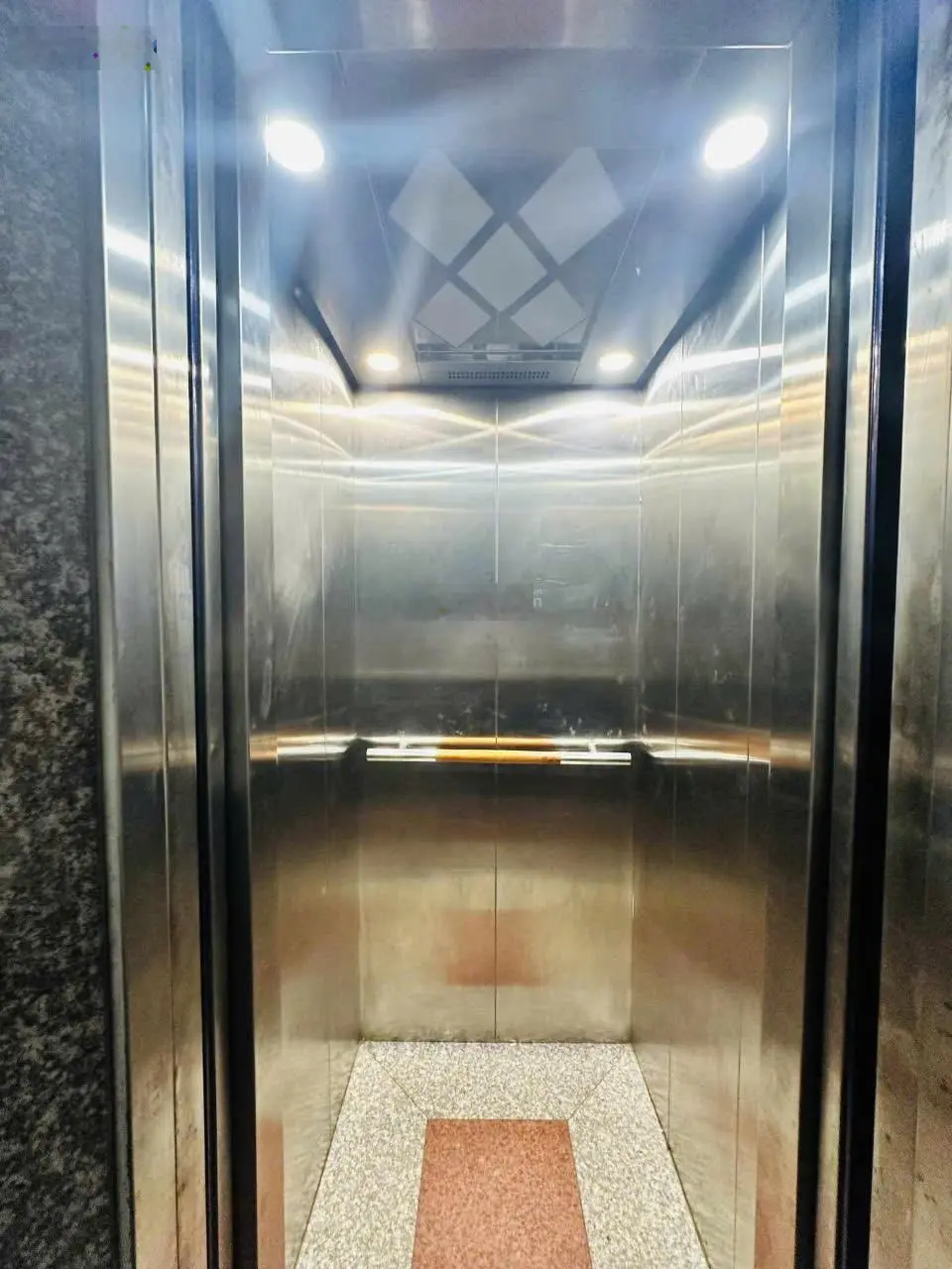 Bán Khách Sạn 6 Tầng Mặt Tiền Linh Trung Thủ Đức. 18T