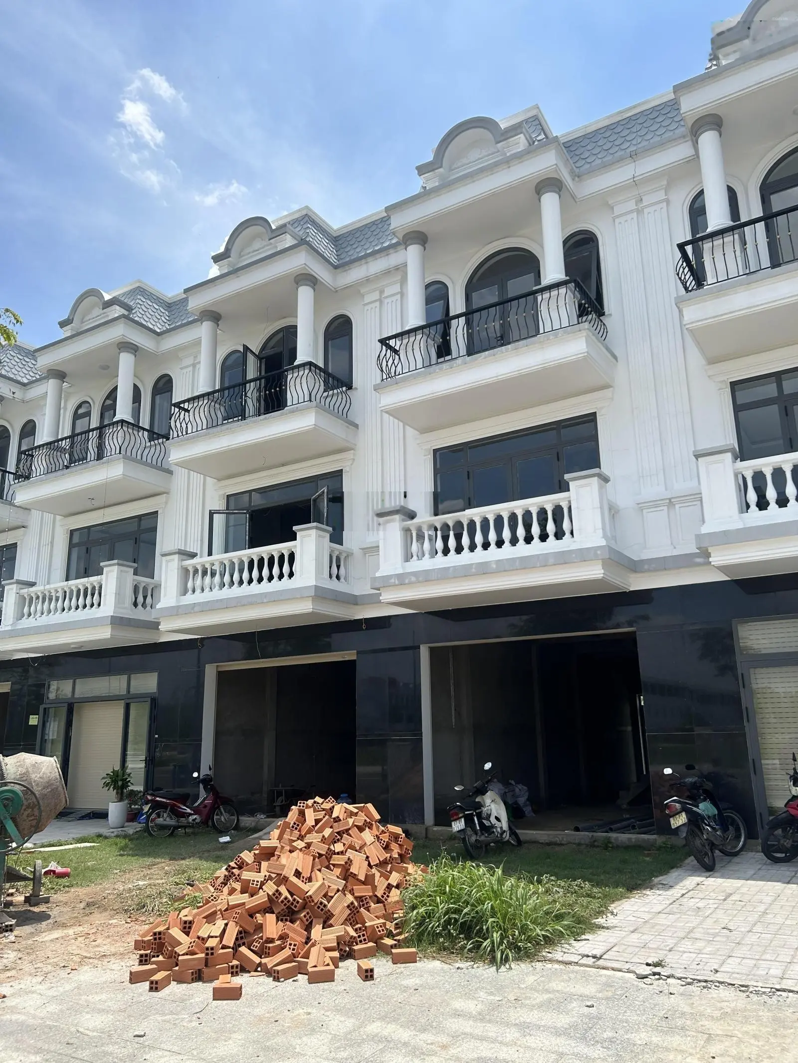 Bán shophouse 100m2 tại Thăng Long Central City, 3,3 tỷ giá ưu đãi