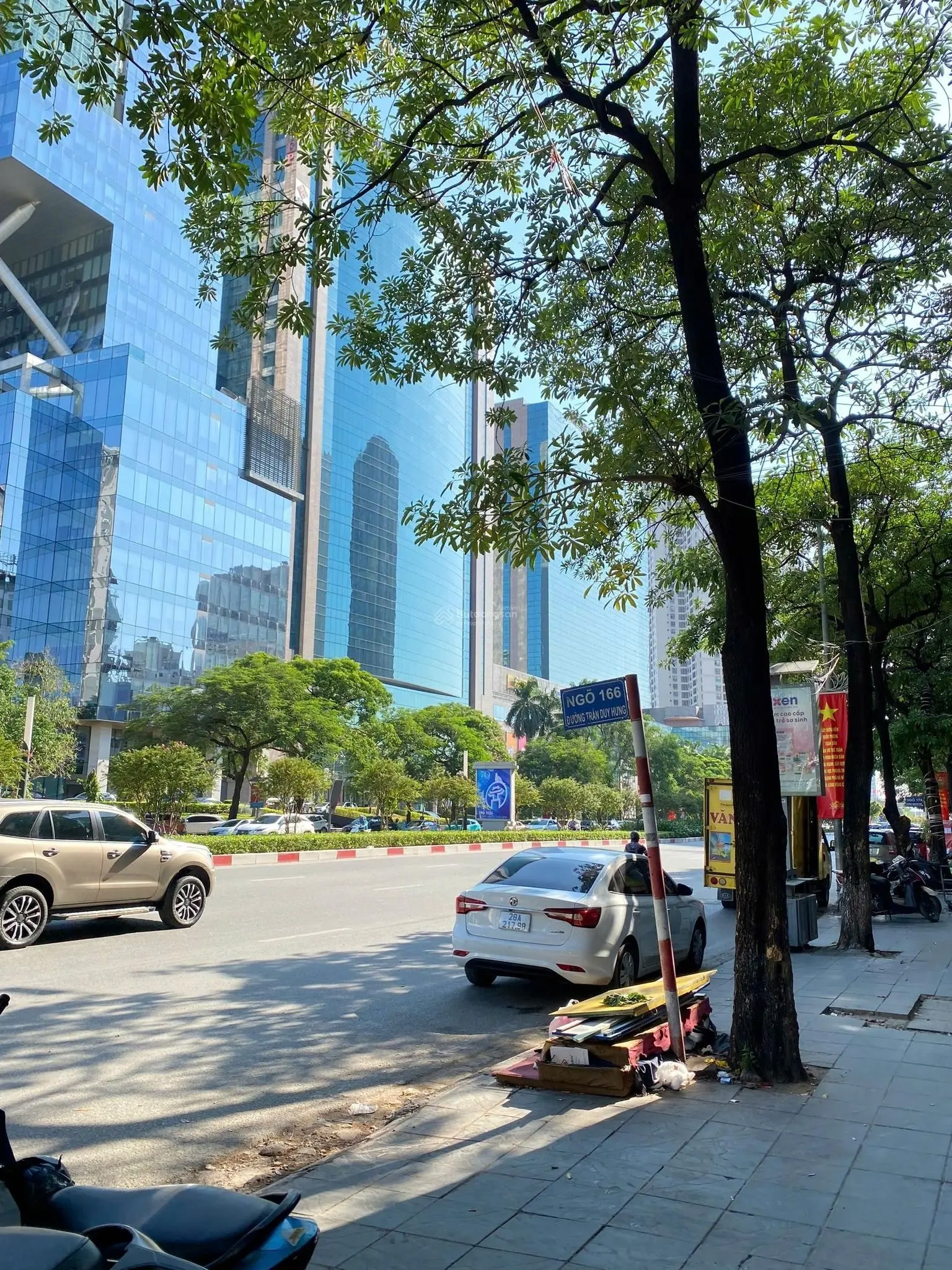 Bán nhà Trần Duy Hưng gần phố - trước nhà rộng 3m - 40m2 5 tầng 4 ngủ nhà mới đẹp ở luôn hơn 11 tỷ