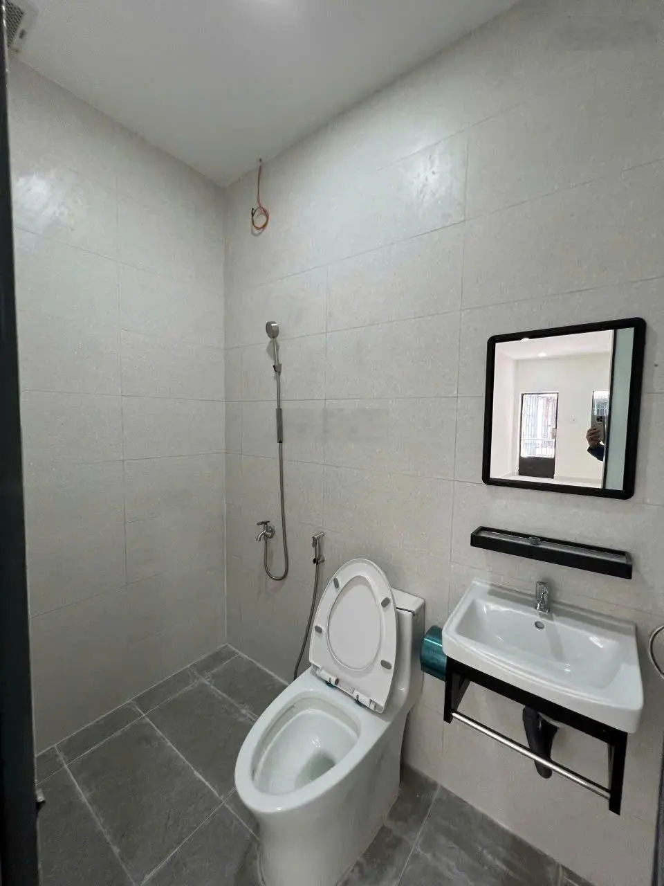 (4.95 tỷ) nhà Nguyễn Thiện Thuật, gần sát mặt tiền, 3,2m x 11m, 1 lầu