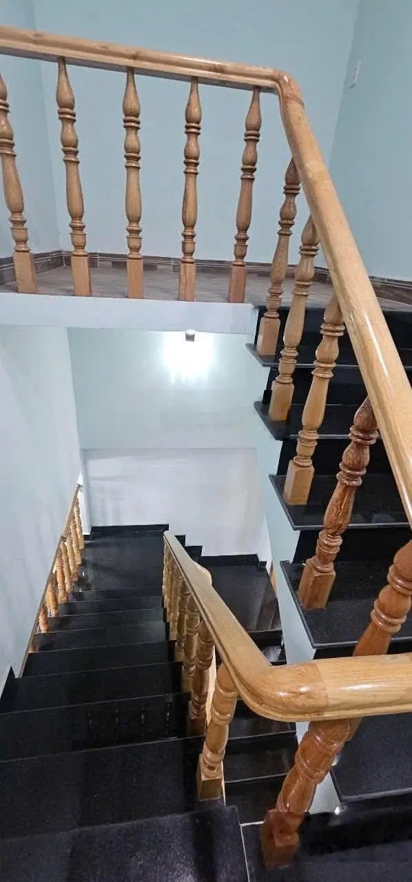 Nhà lầu đường xe gần hội trường nhân dân Đông Hòa