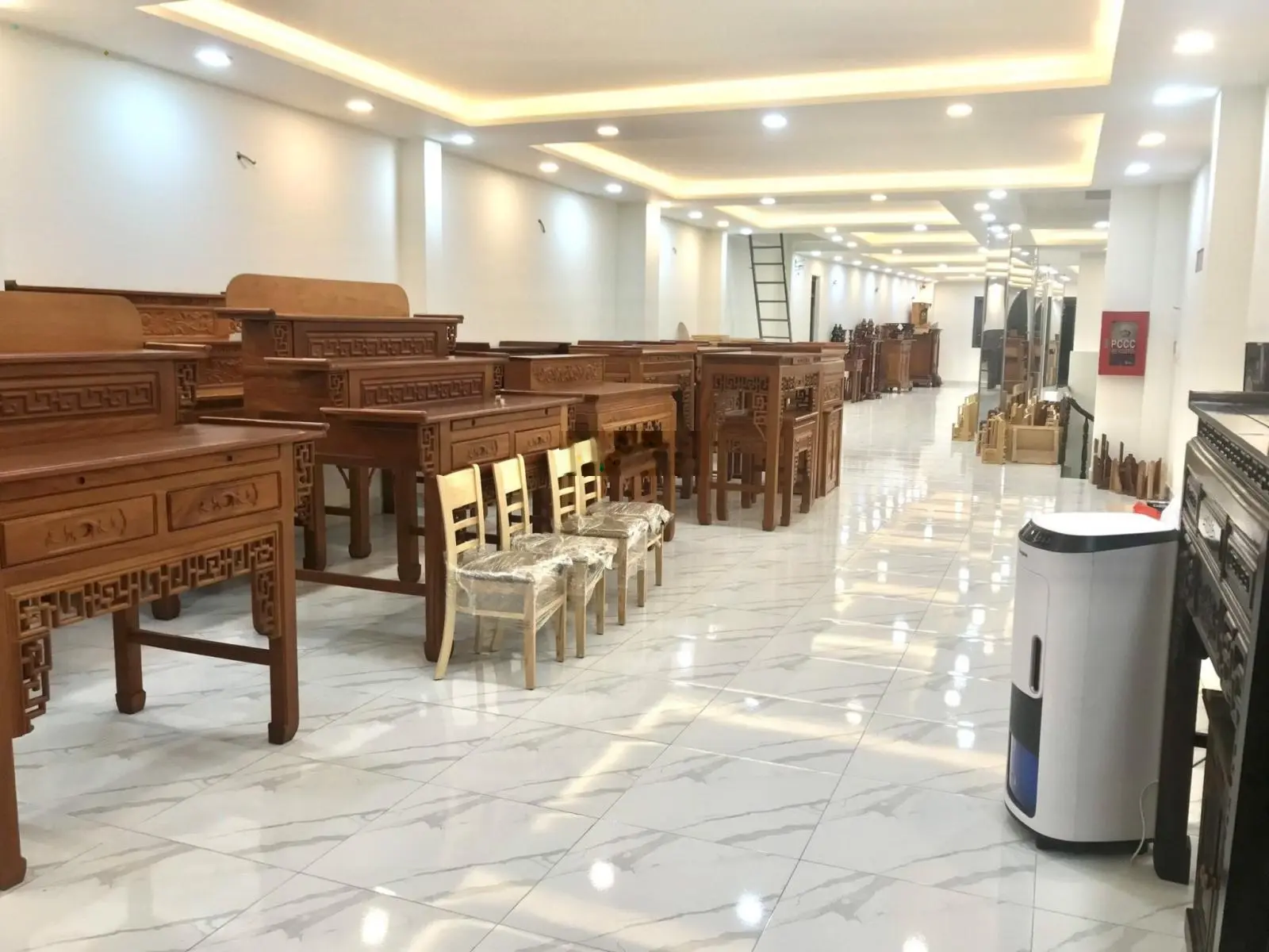Siêu phẩm cực hiếm MT Nguyễn Văn Quá gần 360m2, 5tầng. Ngộp giảm 16tỷ, giá chỉ 70tr/m2