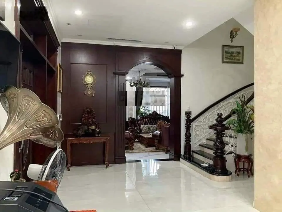 Bán 2 căn biệt thự VIP khu trung tâm hành chính TP Dĩ An, Bình Dương. Giá ngộp