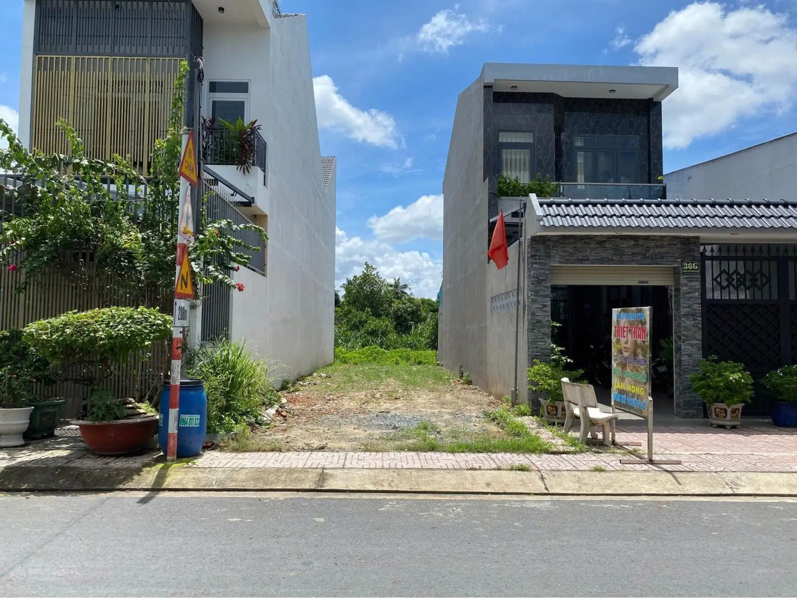Xuất cảnh cần bán gấp giá 995 triệu cho lô đất SHR, DT 90m2 thổ cư, tại trục đường Thạnh Xuân 46.