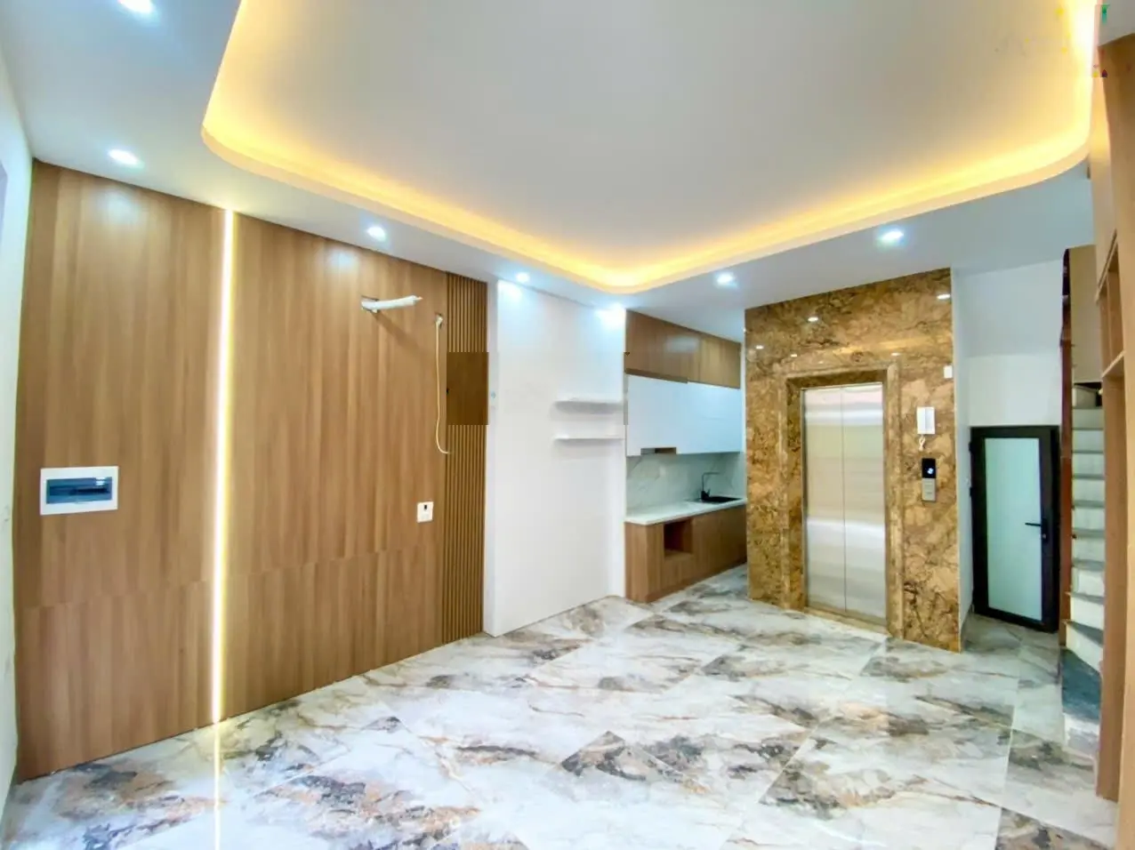 Bán nhà phố Đông Quan - Cầu Giấy. 6 tầng thang máy. Giá 8 tỷ.