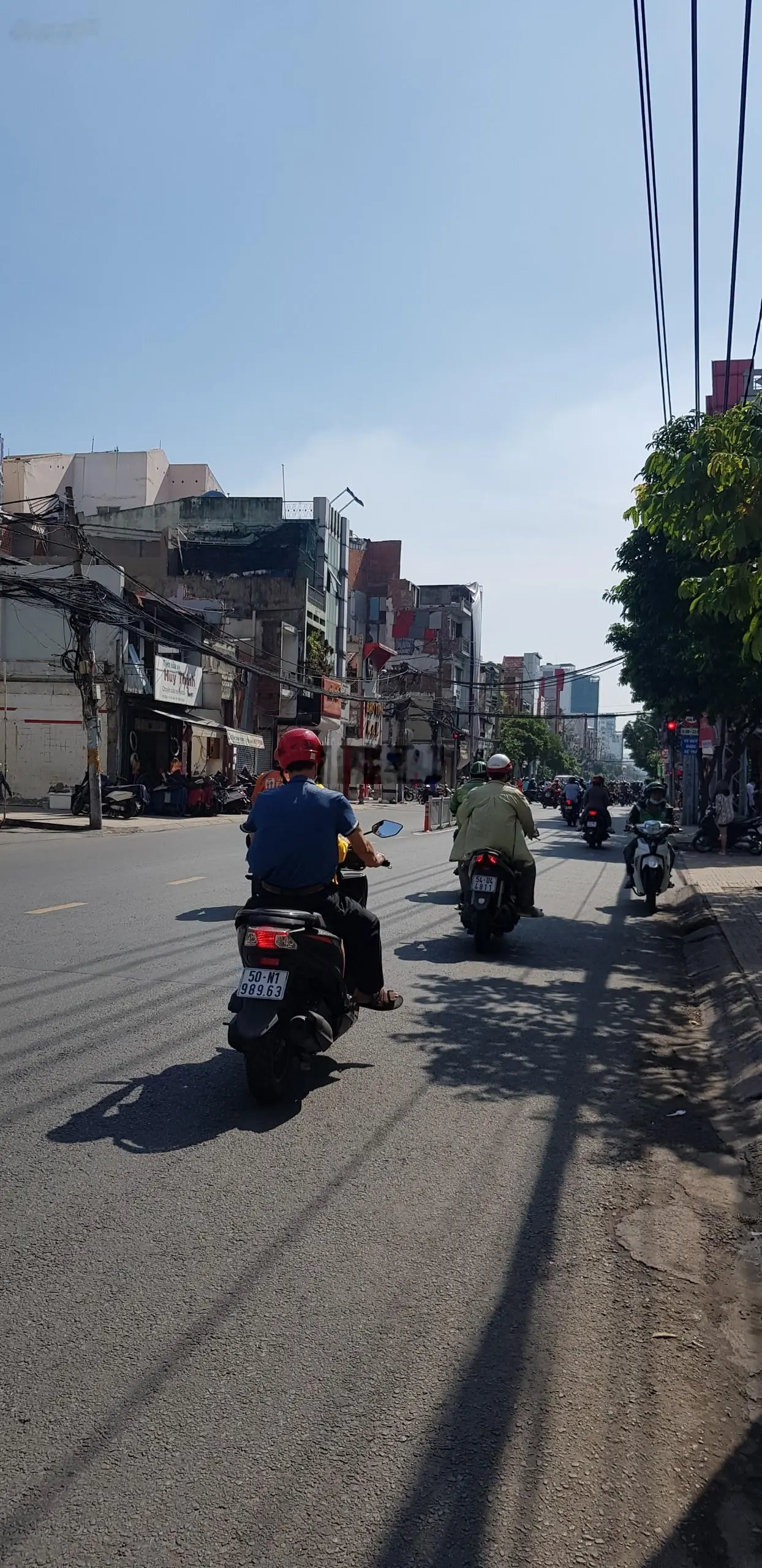 Cần bán tòa nhà văn phòng đường Trường Sơn, DT 8 x 20m. Hầm 6 lầu + ST. Mới