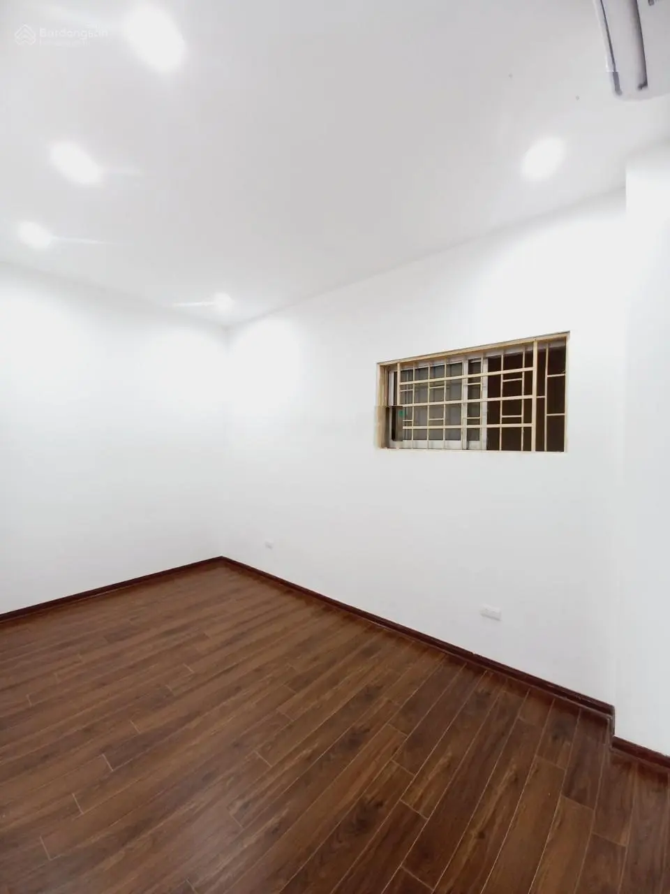 Bán căn hộ chung cư Nơ 1A Linh Đàm sổ đỏ 81m2 có 3 phòng ngủ, ban công view hồ