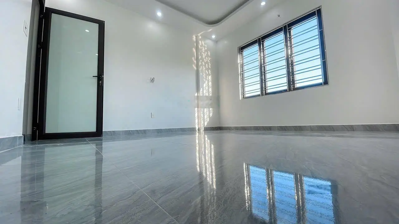 Dãy nhà 4 tầng lô góc độc lập khung cột riêng tại Thiên Lôi - Aeon