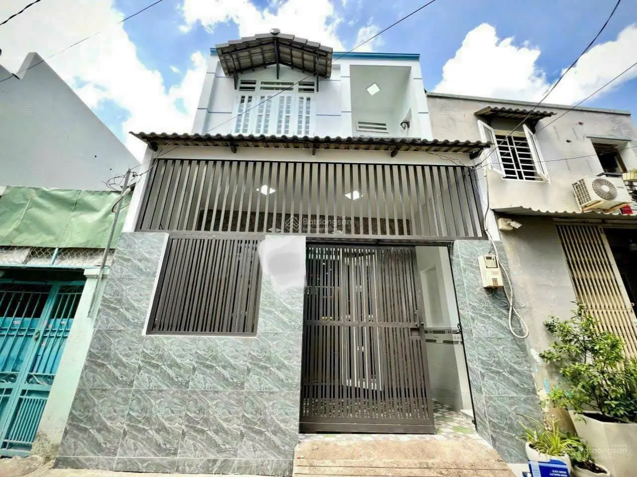 Chính chủ kẹt tiền bán gấp căn nhà ở sát chợ BÌNH CHÁNH, đường ĐINH ĐỨC THIỆN, 5,6mx20m, giá 1 tỉ 1