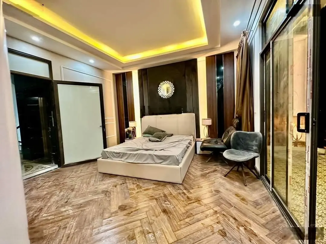 CHÍNH CHỦ BÁN NHÀ NGUYỄN VĂN CỪ - LONG BIÊN - PHÂN LÔ -GARA ÔTÔ - THANH MÁY- 135M*5T*MT8M*20 TỶ XÍU