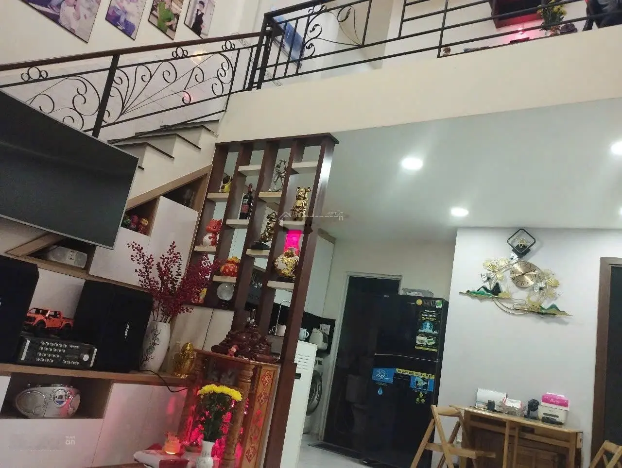Bán nhà gác lửng (DT: 54m2) sổ riêng thổ cư 100% ngay UBND P. Tân Vạn. Giá chỉ 1,550 tỷ