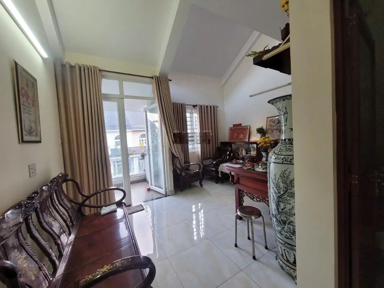 Bán biệt thự 4 tầng, gần Vincom Lê Văn Việt, ngay ngã tư Thủ Đức, giá 9 tỷ còn thương lượng.