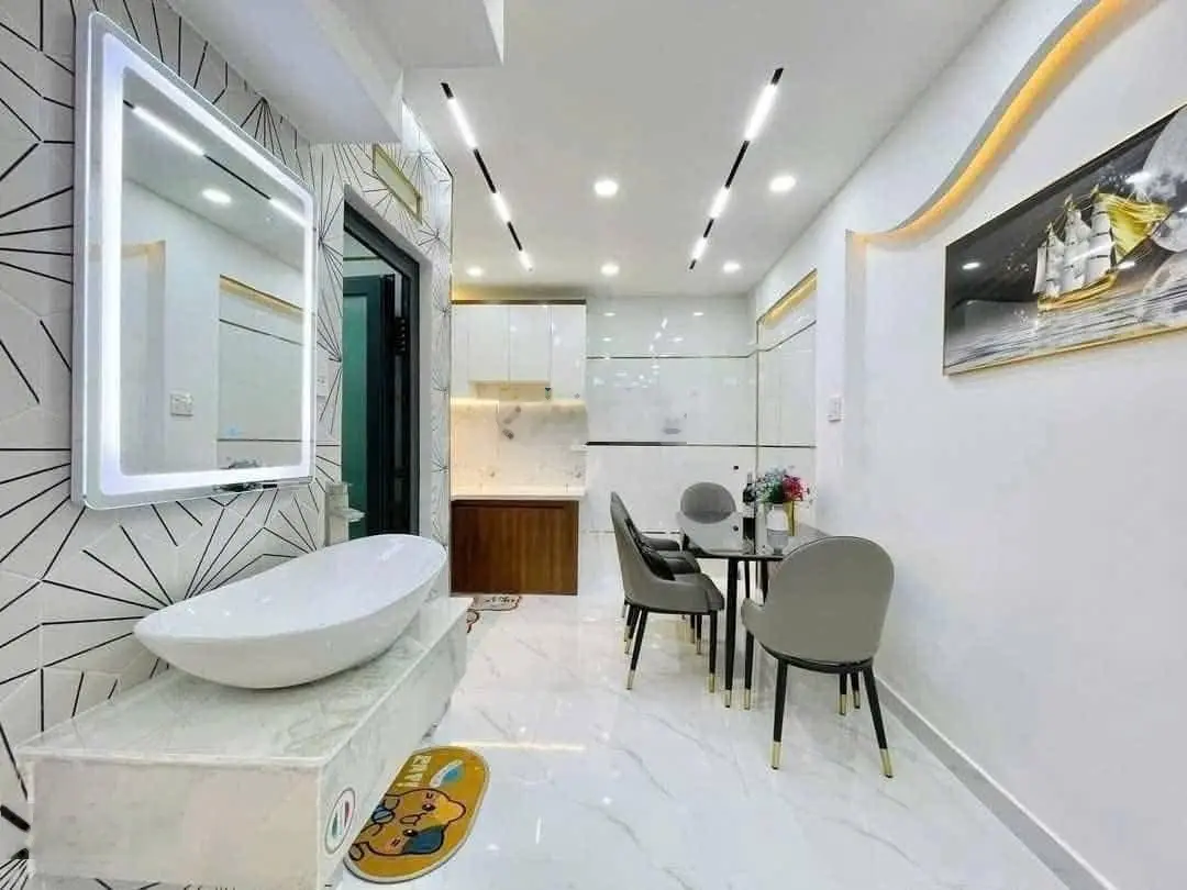 Chính chủ cần bán gấp nhà Mai Văn Ngọc, P10, Phú Nhuận, giá 2tỷ940, DT 67,2m2, HĐ thuê 18tr/th