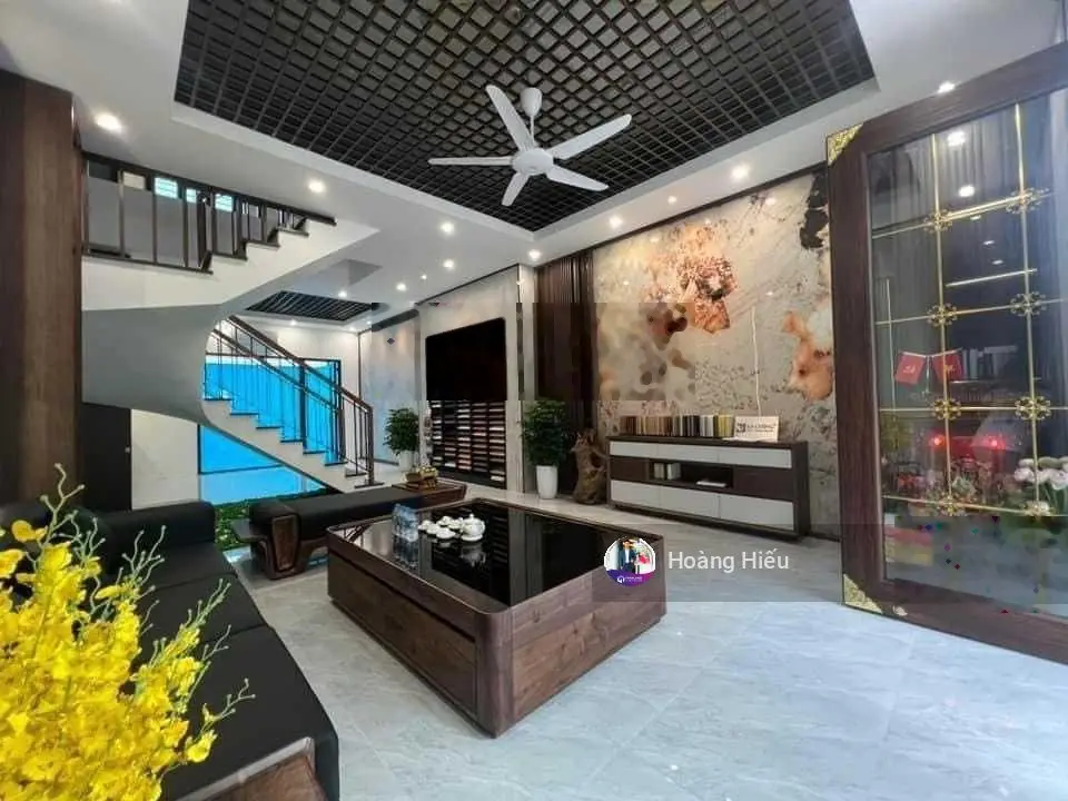 Bán nhà đẹp Cầu Giấy ở luôn, sát phố, gần ôtô, tặng nội thất, 2 thoáng, ngõ to thông, 38m2 x 5 tầng