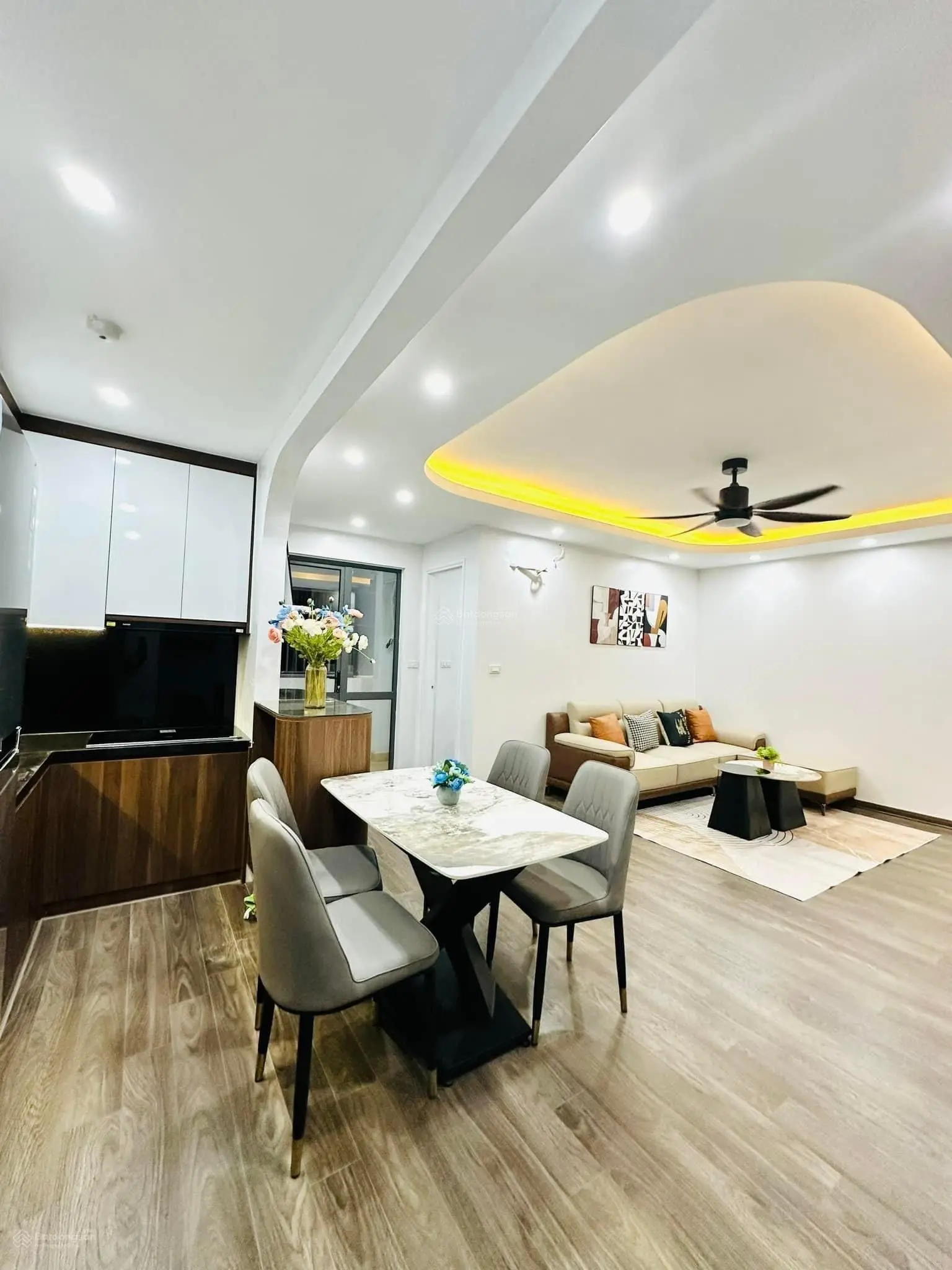 Cần bán chung cư CT4A1 Linh Đàm căn góc 2 mặt thoáng