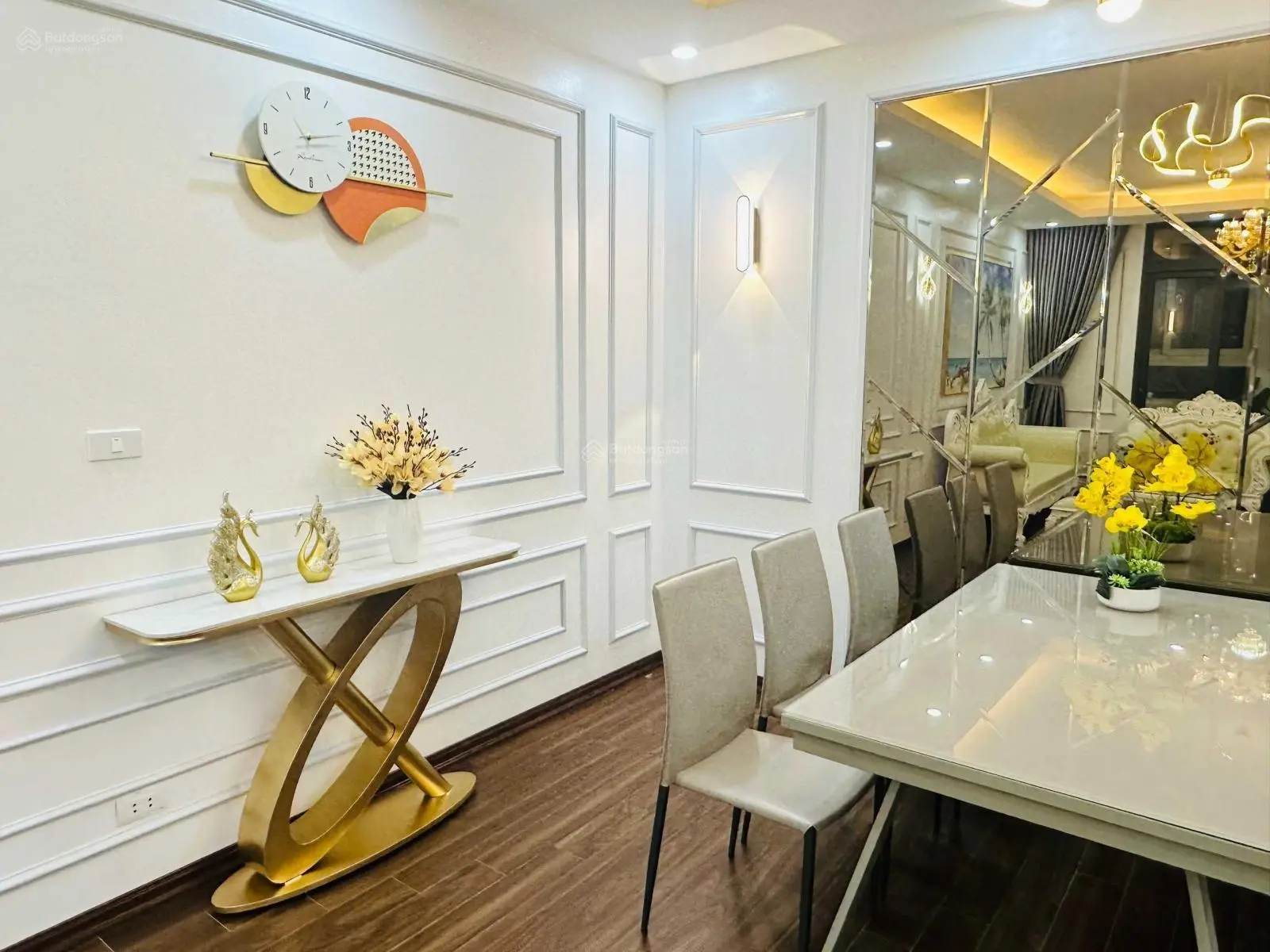 Bán CH 98m2 2N2W giá 6.25 tỷ tòa Chelsea Park phố Trung Kính, P Yên Hòa, Cầu Giấy