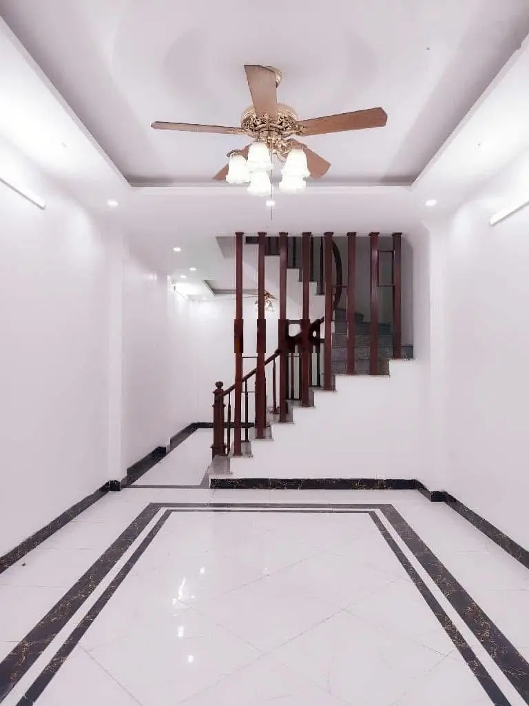 Cần bán gấp nhà đẹp Long lanh ,vị trí đẹp,về ở ngay -Diện tích 48 m2 -Mt 4 m-5 T giá 6tỷ 4x Có TL