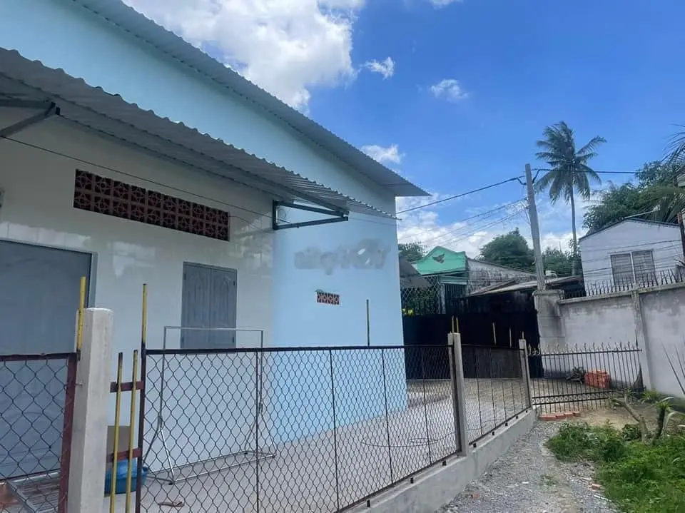 Cần bán gấp dãy trọ gần KCN Đại Đăng, 10 phòng, 230m2/1,26 tỷ, SHR
