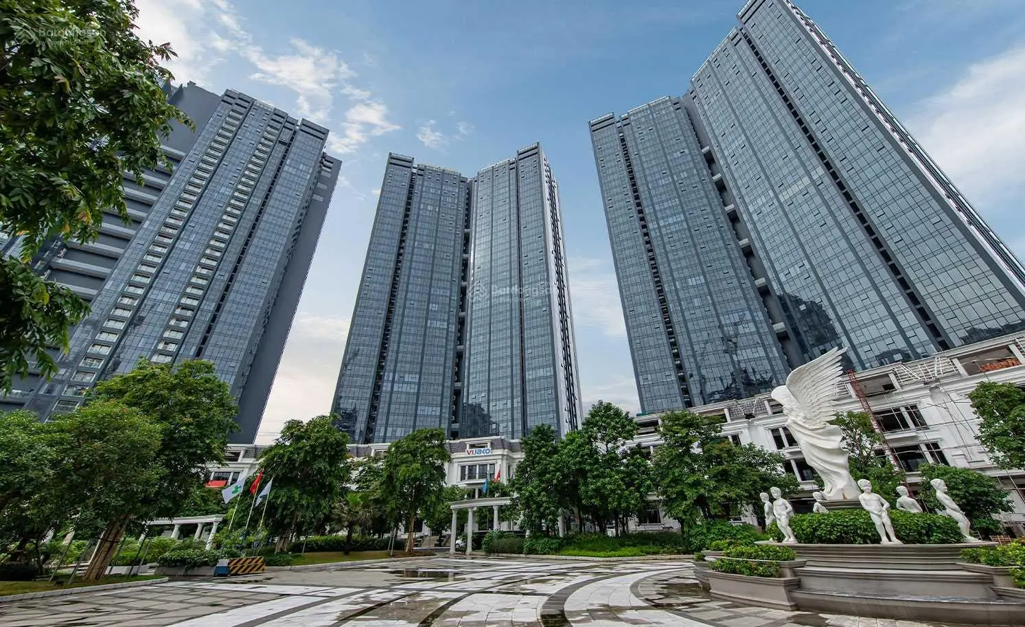 Cần bán Sunshine City, 98m2 sửa đẹp 2PN, 2WC, 2 logia, có sổ giá tốt 6.8 tỷ. LH 0966 286 ***