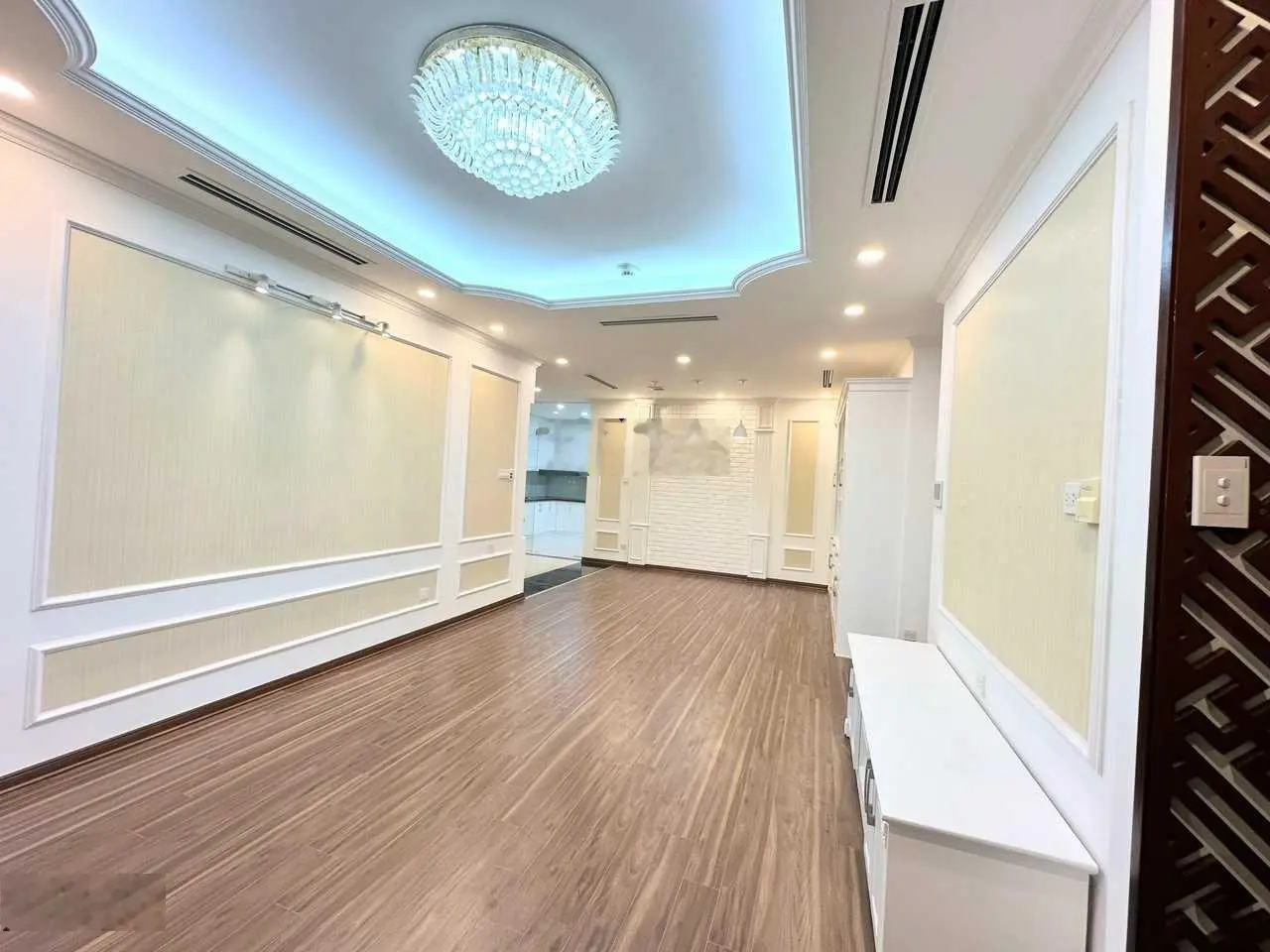 Bán gấp căn hộ chung cư 102 Thái Thịnh Hà Thành Plaza 3PN 2WC DT: 150m2 giá 6.5 tỷ LH: 0917 495 ***