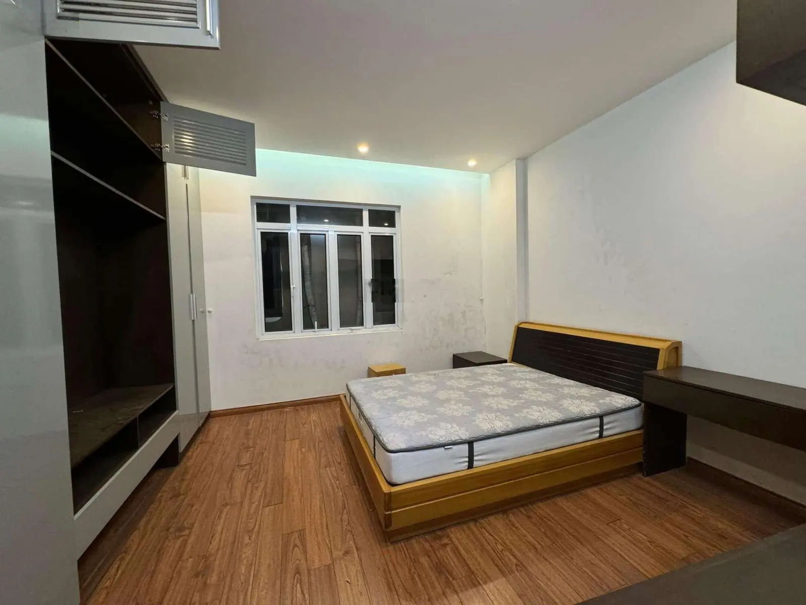 Tòa CCMN phố Lĩnh Nam 100m, 7T thang máy, ngõ oto, gần phố, DT 70tr/th, giá 15.5 tỷ. LH: 0946 387 ***