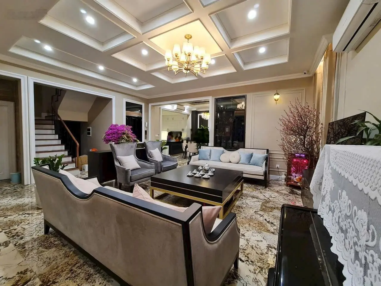 Bán biệt thự đơn lập 5PN, 6WC, 270m2, 15x18, full nội thất gần ngay Đ. Liên Phường, Phước Long B