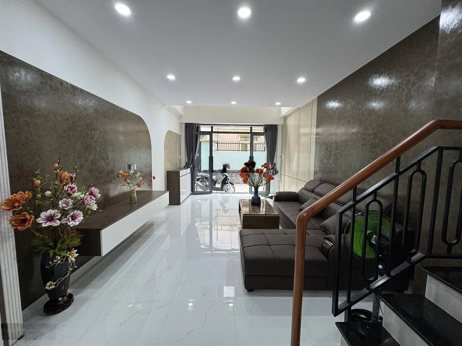 Nhà phố 3 lầu thiết kế Singapore đẹp lung linh full nội thất cao cấp hẻm xe hơi Khu VIP Quang Trung