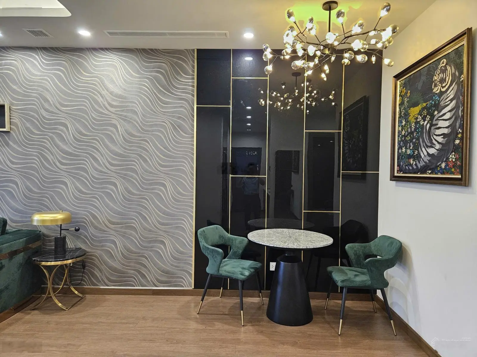 Bán căn hộ cao cấp 88m2 thiết kế 2 ngủtại the matrix one. căn hộ tầng trung, siêu siêu hiếm.