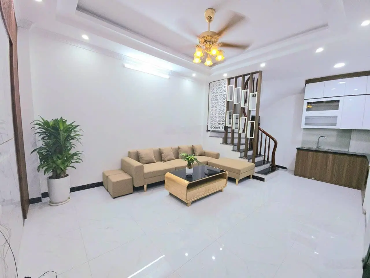 Nhỉnh 7 tỷ đồng có ngay nhà Lê Văn Lương 38m2*4T, ngõ thông, 10m ra ô tô, ban công, nội thất 5sao
