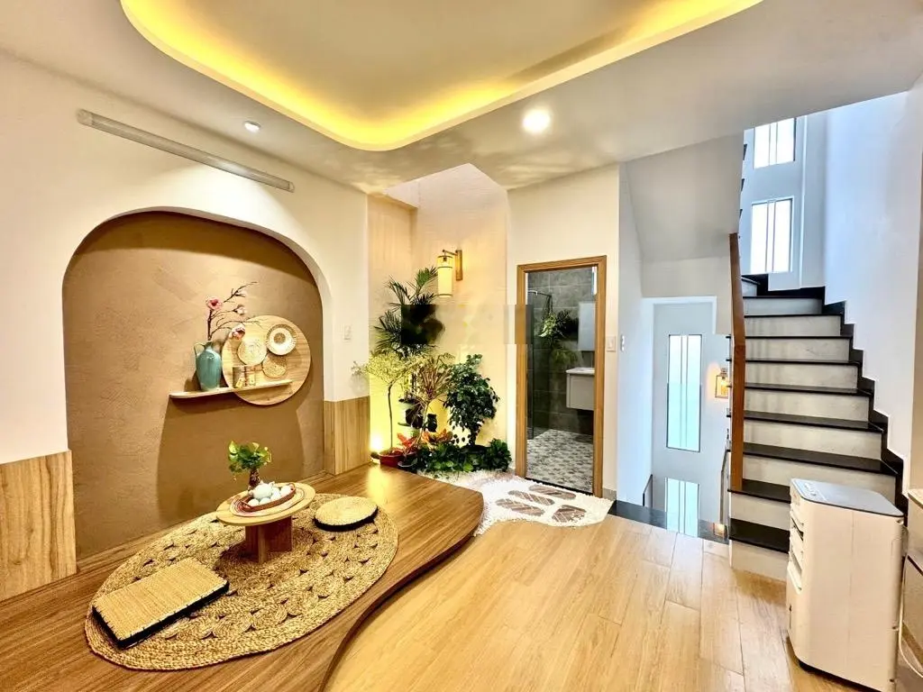 Nhà đẹp q4- 3 lầu - 40m2- sát hẻm ôtô-ko qh-chỉ 5 tỷ nhỉnh