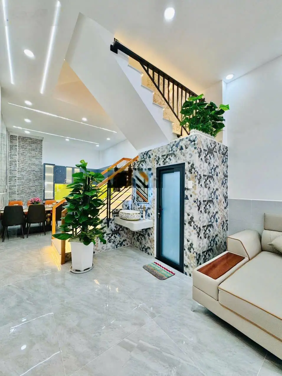 Chính chủ kẹt tiền bán nhà GIÁ 3TỶ550 Đ.Trần Não, Q.2. DT 60m2. HĐ thuê 16tr/tháng. Nhà 1T2L. SHR
