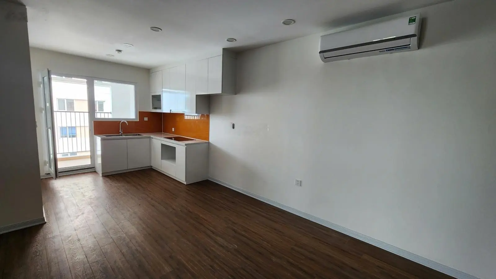 Chính chủ bán gấp căn Góc 98,87m2 tòa River giá 4tỷ5x0 nội thất liền tường mới nhận bàn giao chưa ở