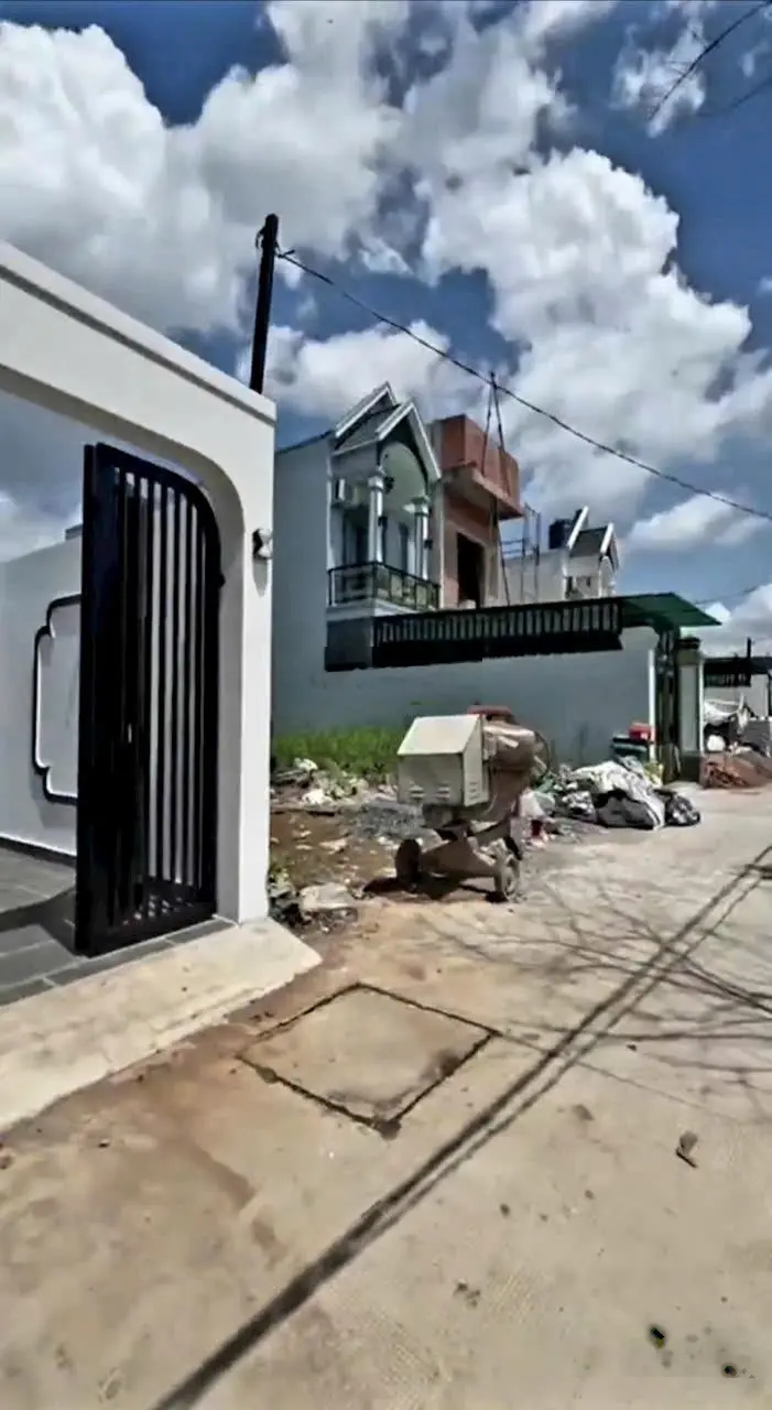 Nhà 1 trệt 1 lầu mặt tiền Lộc Hậu vô 50m 1,95 tỷ tặng full nội thất cách thị trấn Cần Giuộc 5p