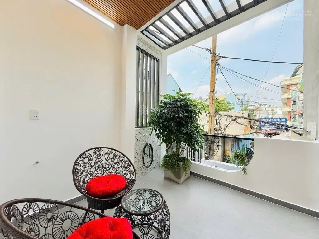 Cách chợ Bà Chiểu 1Km. Nhà mới 2 tầng. 3 phòng. 66m2 (Nở hậu). Dài 24m. HXT đỗ cửa. Nhỉnh 7Tỷ