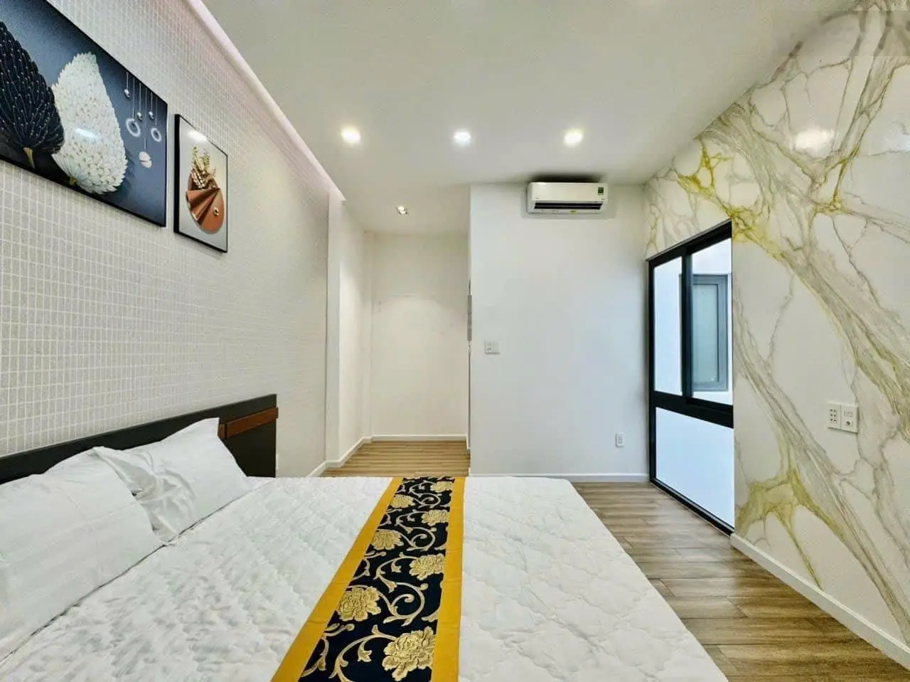 Kẹt tiền bán gấp nhà phía sau Vincom Cộng Hoà, Nguyễn Thái Bình, Tân Bình. Giá 3,45 tỷ. 0906 963 ***