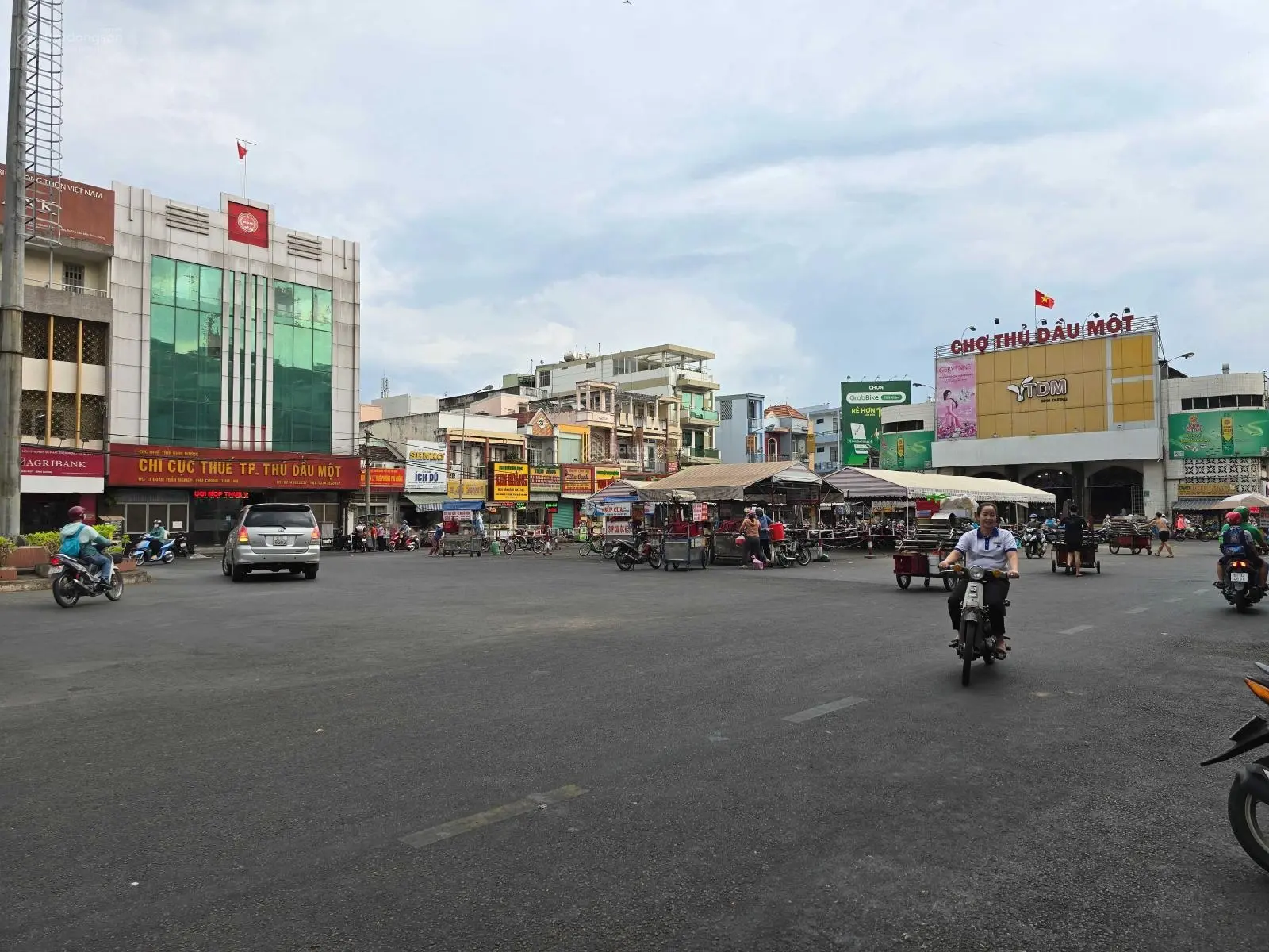 Bán nhà 1 trệt 2 lầu đường Hùng Vương, phường Phú Cường ngay chợ Thủ Dầu Một, 7x33, giá tốt 28 tỷ