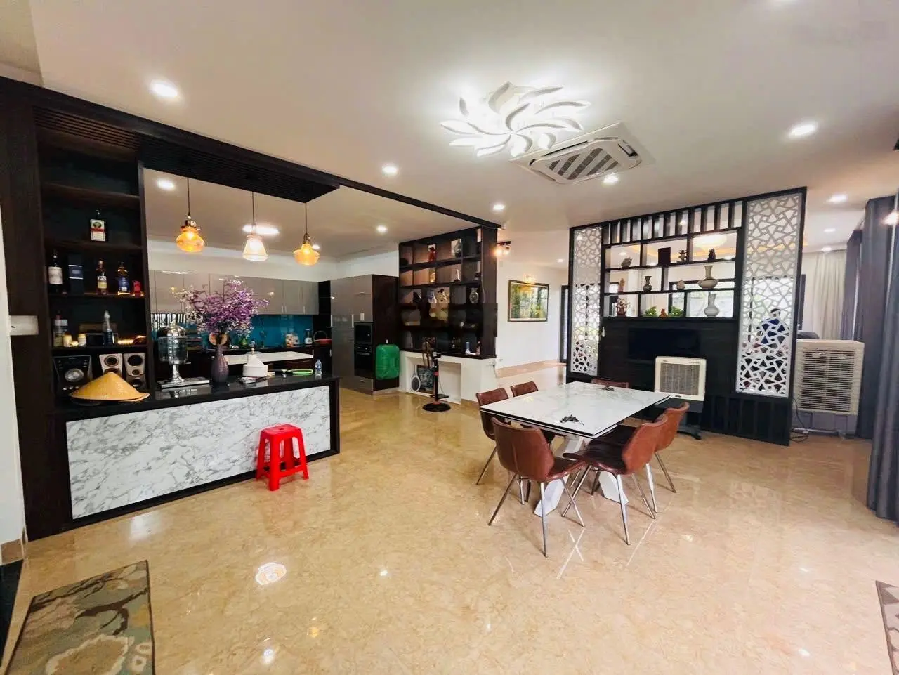 Chính chủ cần bán căn góc biệt thự đơn lập, vị trí đường 18m hướng Đông Nam, gần công viên lớn