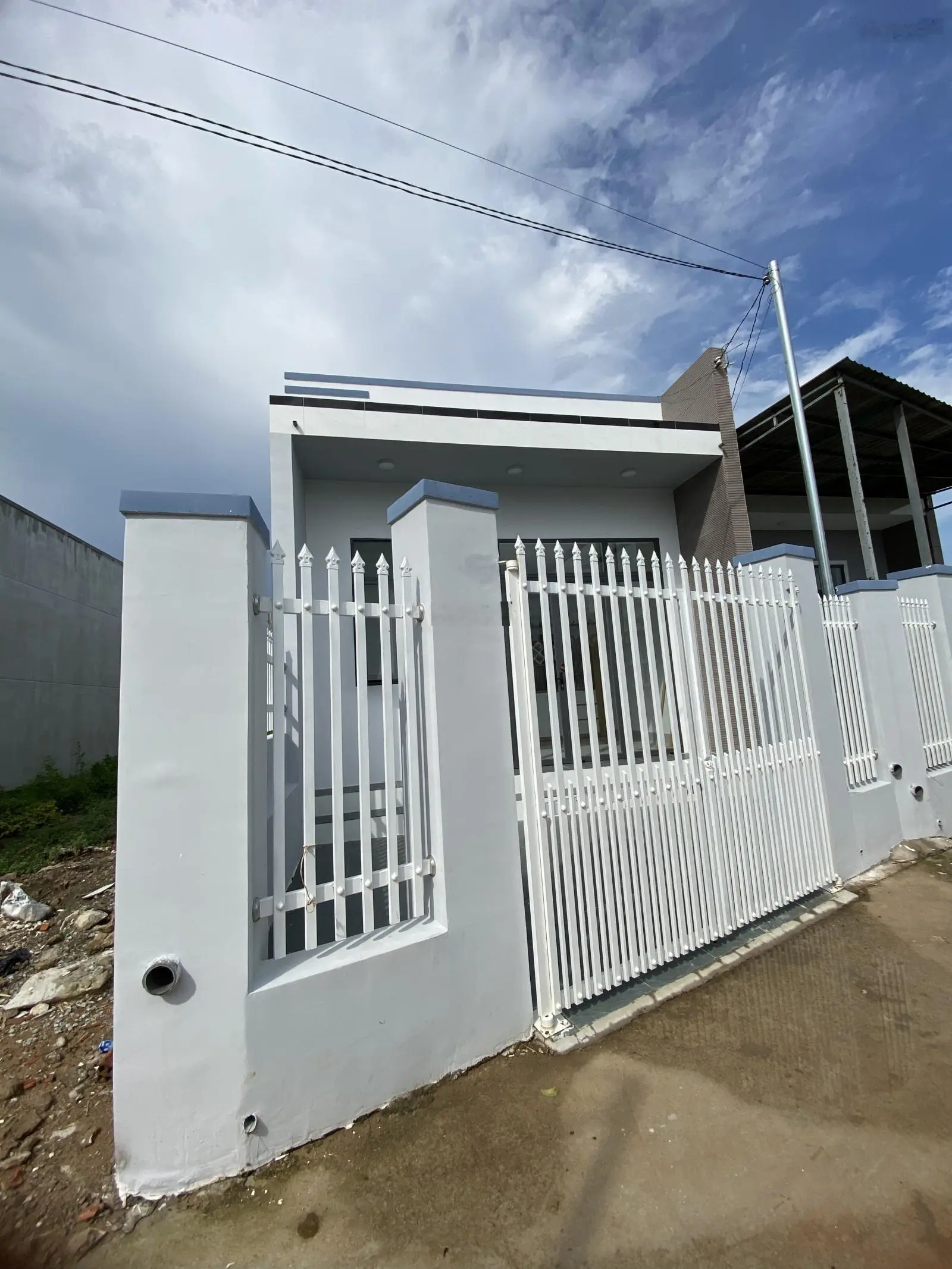 Nhà góc hai MT đường bê tông 4m xe hơi 1,3 tỷ VND tại phố Hai Bà Trưng, Đất Đỏ, Bà Rịa Vũng Tàu