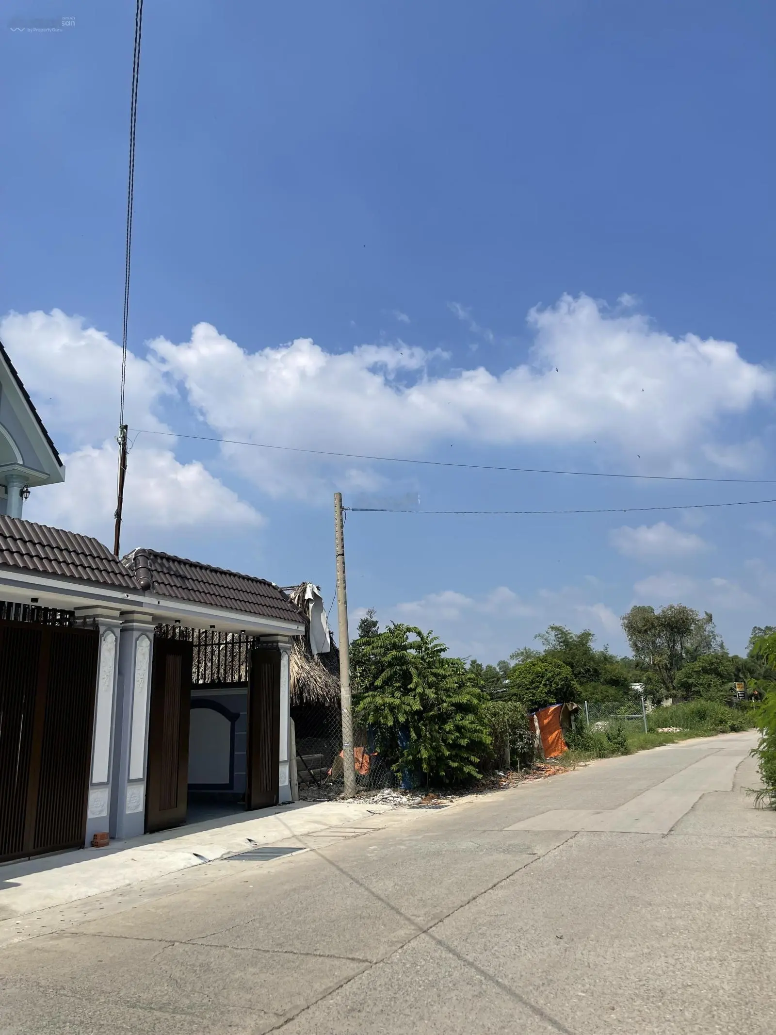 Bán nhà 1 trệt 1 lầu P. Định Hoà, Tp. Thủ Dầu Một mặt tiền Đx065. Giá 3Ty250
