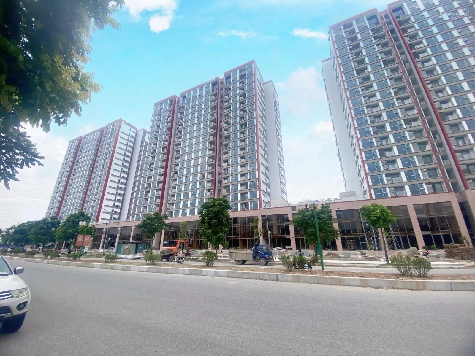 Tôi bán căn 2PN 77,5m2 tầng trung BC Đông Nam view Hồ 22ha ở Khai Sơn City Long Biên. Giá 4,850 tỷ